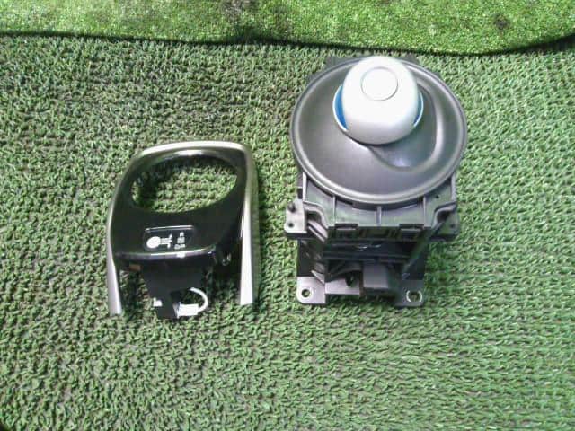 Transmission Parts NISSAN Note 2018 DAA-HE12 — photo 4