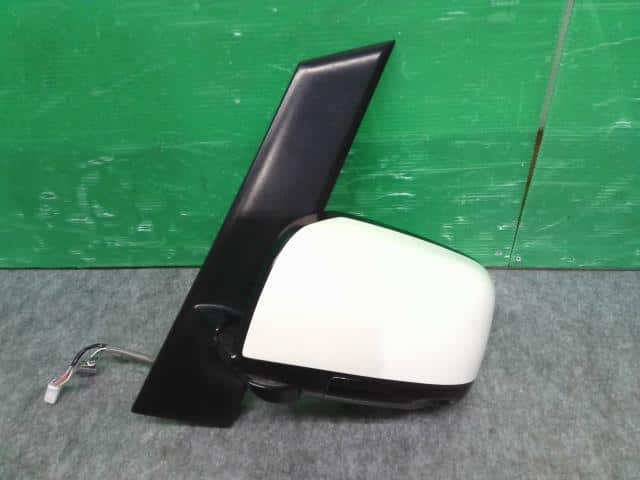Left Side Mirror NISSAN Serena 2006 DBA-C25 — photo 1