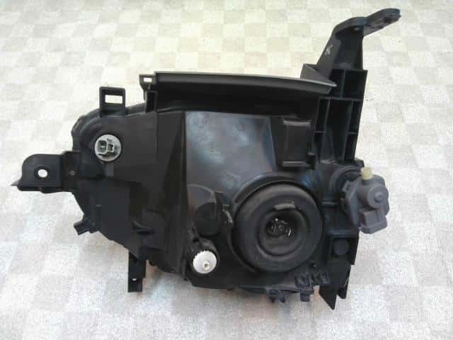Right Headlight NISSAN Cube 2007 DBA-YZ11 — photo 4