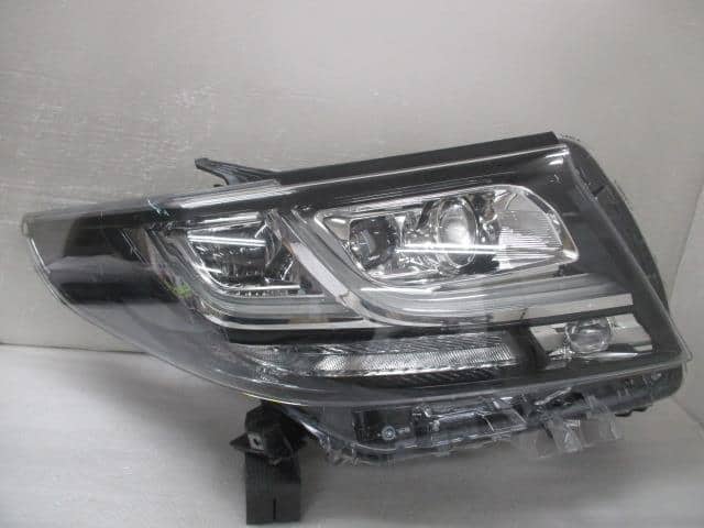 Right Headlight TOYOTA Alphard 2015 DBA-AGH30W 8114558380 — photo 1