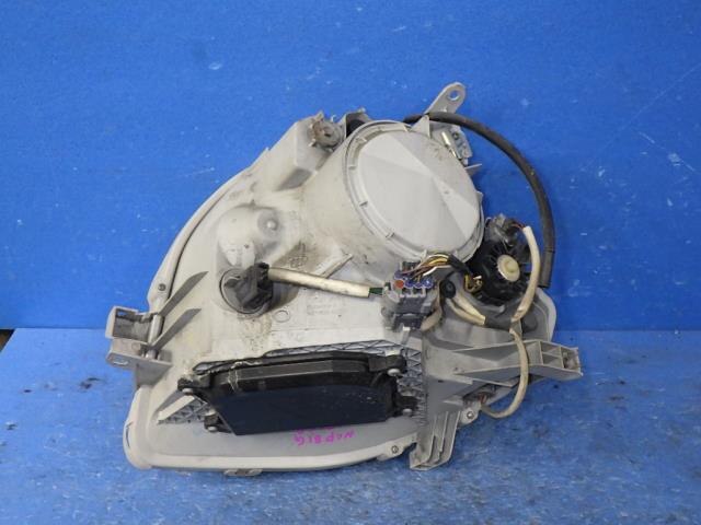 Right Headlight TOYOTA Sienta 2011 DBA-NCP81G — photo 3