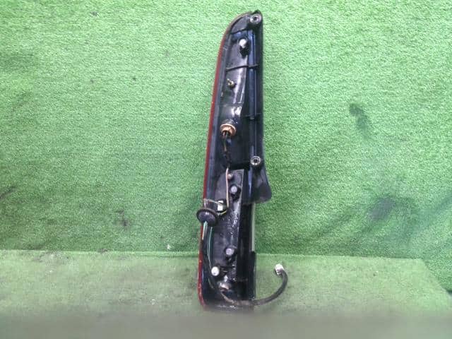 Right Tail Light DAIHATSU Move 2001 UA-L900S — photo 2