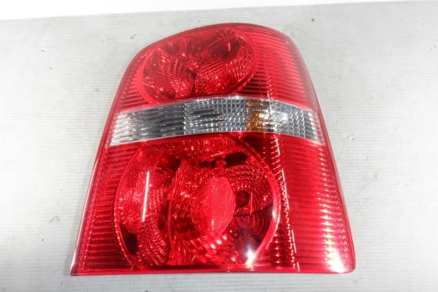 Right Tail Light VOLKSWAGEN Golf Touran 2006 GH-1TBLX — photo 1