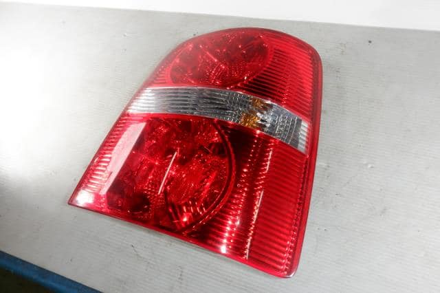 Right Tail Light VOLKSWAGEN Golf Touran 2006 GH-1TBLX — photo 2