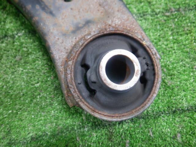 Front Left Lower Control Arm TOYOTA Passo 2013 DBA-KGC35 — photo 3
