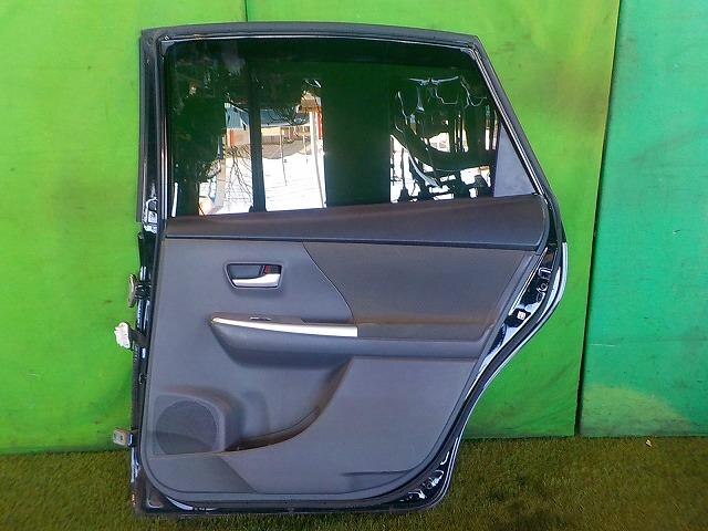 Rear Right Door Assembly TOYOTA Prius Alpha 2013 DAA-ZVW40 — photo 5