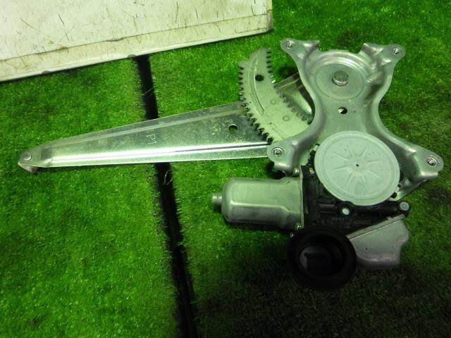 Rear Left Door Regulator TOYOTA Corolla Axio 2012 DBA-NZE164 — photo 2