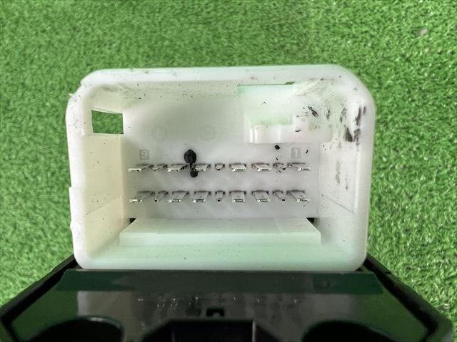 Power Window Switch TOYOTA Sienta 2016 DBA-NSP170G — photo 2