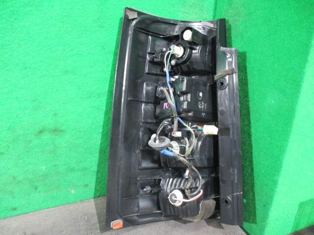 Right Tail Light TOYOTA Sienta 2011 DBA-NCP85G — photo 5