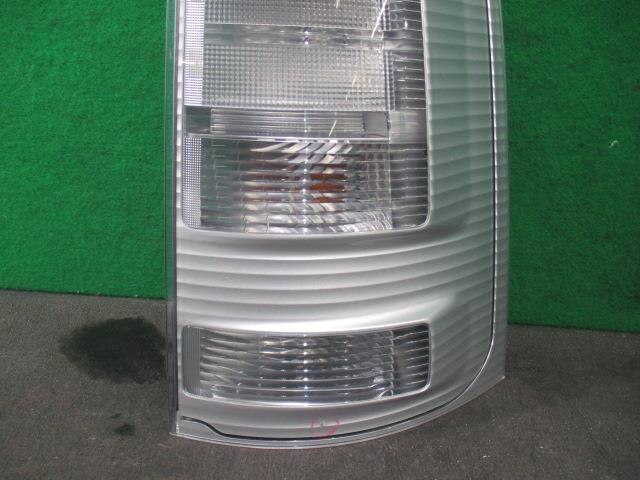 Right Tail Light TOYOTA Sienta 2011 DBA-NCP85G — photo 2
