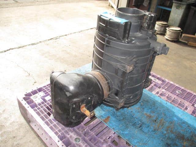 Air Cleaner Assembly ISUZU ISUZU LARGESIZE CAR 2001 KL-CYZ73P3 1142107651 — photo 4