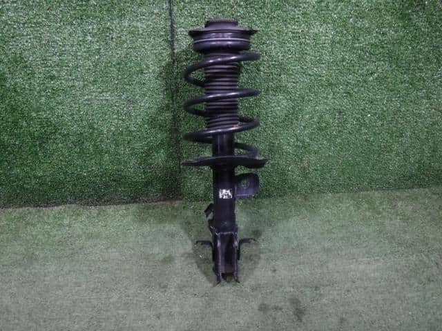 Front Left Strut NISSAN Leaf_ 2011 ZAA-ZE0 — photo 1