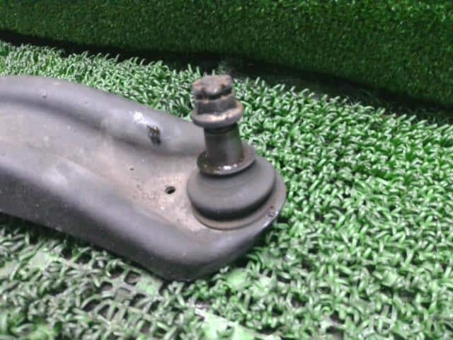 Front Right Lower Control Arm HONDA Airwave 2005 DBA-GJ1 — photo 2