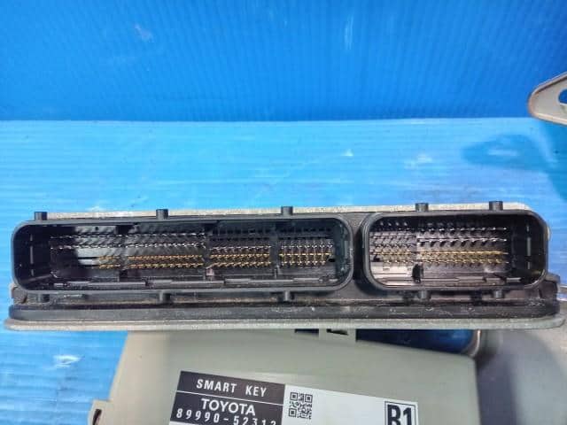 Engine Control Unit TOYOTA Aqua 2014 DAA-NHP10 — photo 4
