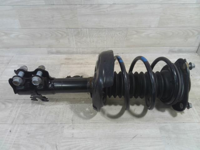 Front Left Strut TOYOTA Prius 2019 DAA-ZVW55 — photo 1
