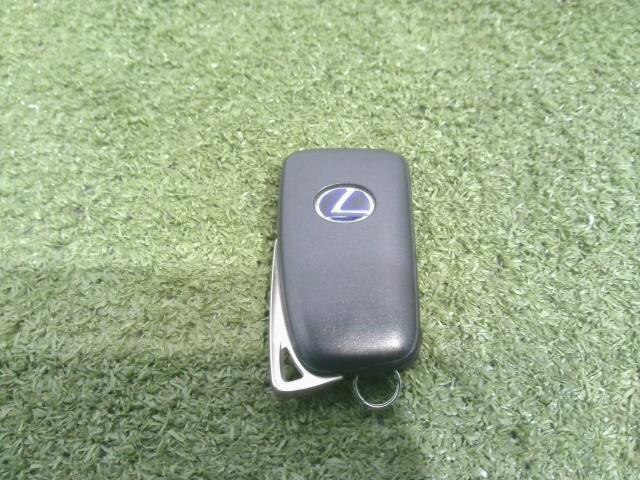 Keyless Entry Remote Control Key TOYOTA Lexus is 2018 DAA-AVE30 — photo 1