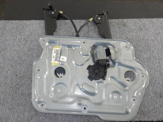 Front Left Door Regulator NISSAN Dualis 2008 DBA-KJ10 80771JD00A — photo 1