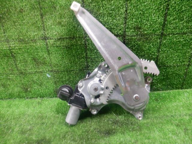 Rear Left Door Regulator TOYOTA Sienta 2017 DBA-NCP175G 8571052241 — photo 2