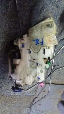 Front Left Door Lock Actuator NISSAN Cedric 1997 E-ENY33 — photo 2