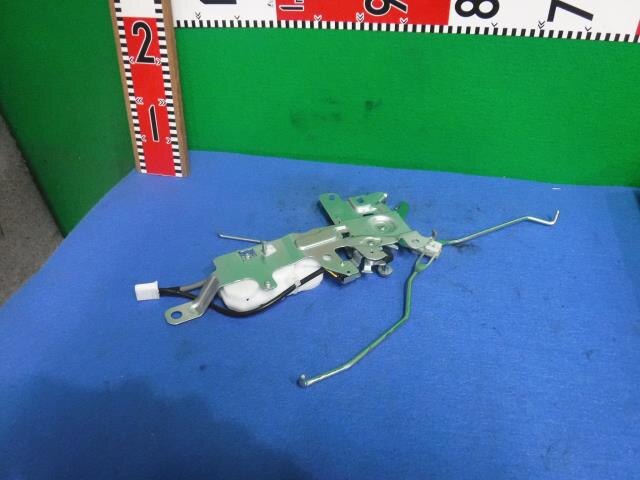 Back Door Lock Actuator TOYOTA Hiace CBF-TRH200 — photo 2