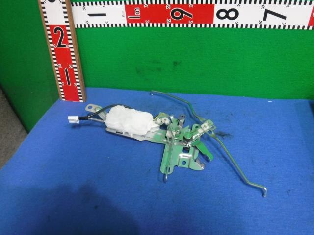 Back Door Lock Actuator TOYOTA Hiace CBF-TRH200 — photo 1