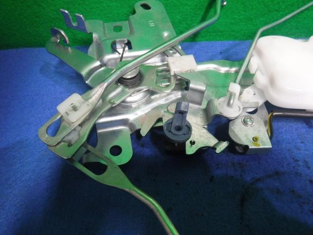 Back Door Lock Actuator TOYOTA Hiace CBF-TRH200 — photo 3