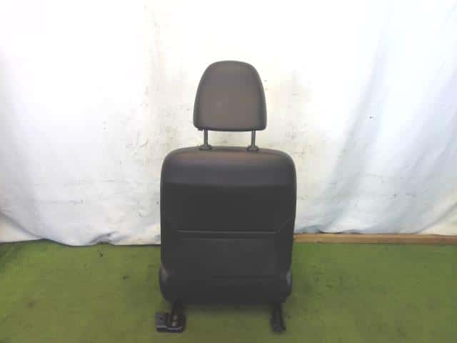 Assistant Driver's Seat TOYOTA Aqua 2016 DAA-NHP10 — photo 5