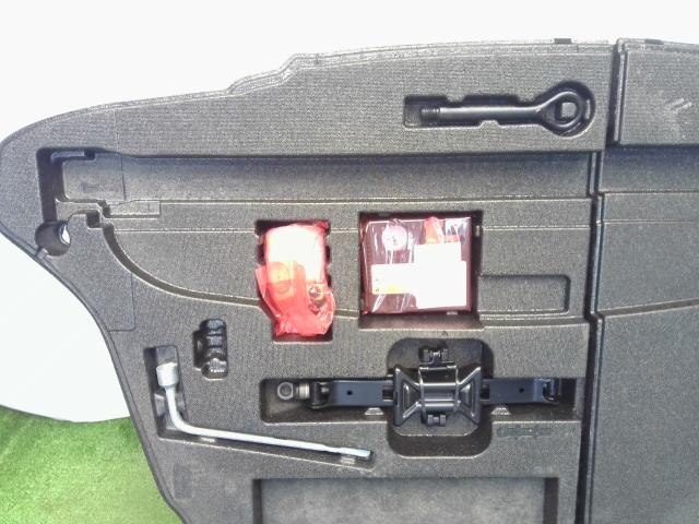 Toolkit TOYOTA Prius 2016 DAA-ZVW51 — photo 3