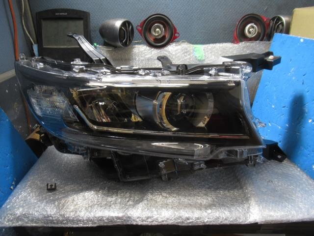 Right Headlight TOYOTA Landcruiser prado 3BA-TRJ150 — photo 1