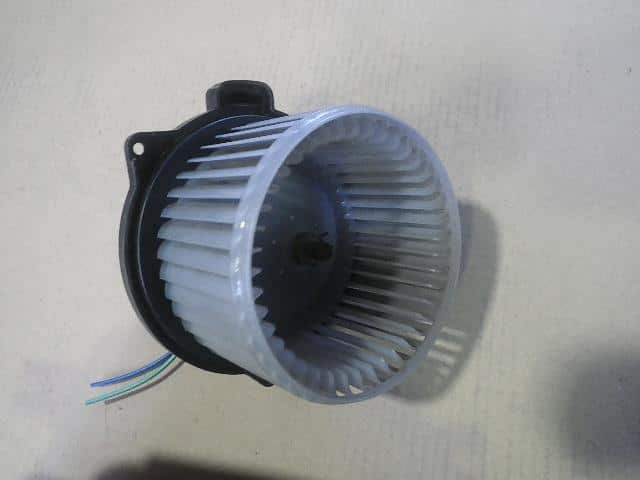 Blower Motor SUZUKI Jimny 2000 TA-JB23W 7415081A01 — photo 2
