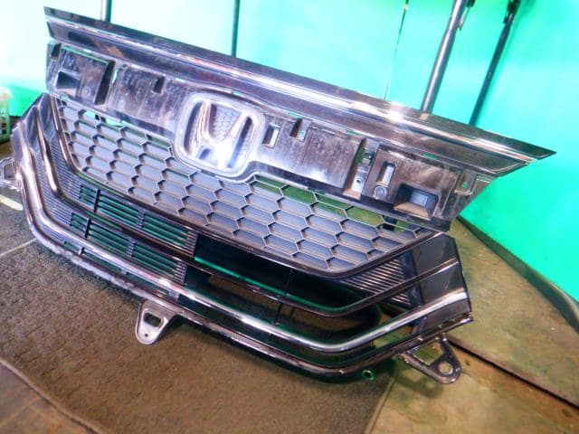 Radiator Grille HONDA N BOX 2018 DBA-JF3 — photo 3