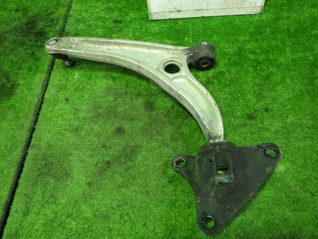 Front Right Lower Control Arm HONDA CR-Z 2010 DAA-ZF1 — photo 2