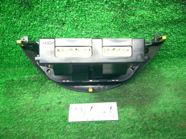 A/C Control Panel TOYOTA Estima 2003 UA-ACR30 — photo 3