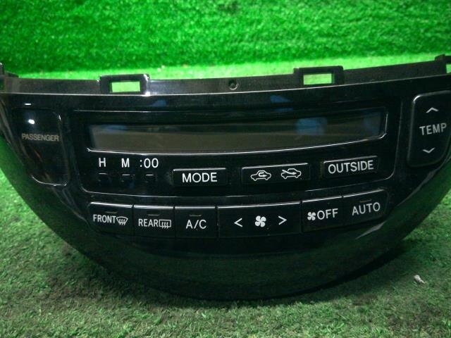 A/C Control Panel TOYOTA Estima 2003 UA-ACR30 — photo 2