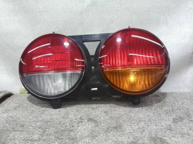 Right Tail Light MITSUBISHI Minicab 2002 LE-U61 — photo 1