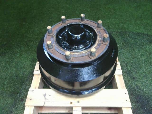 Front Right Hub Drum Assembly ISUZU ISUZU LARGESIZE CAR 1995 KC-CXZ81K1 — photo 1