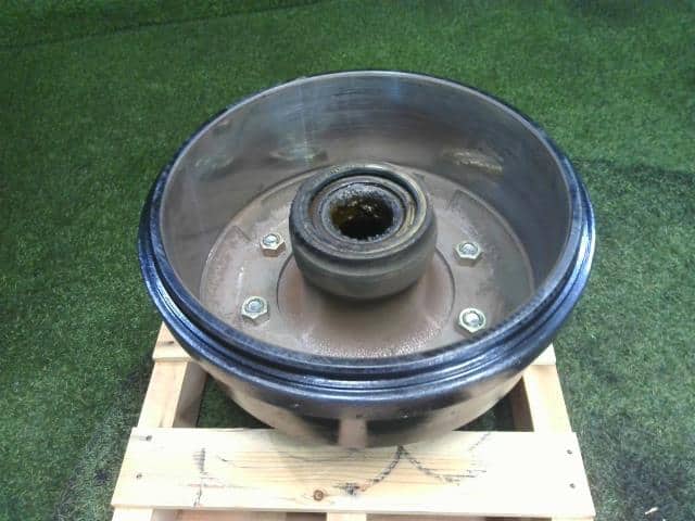 Front Right Hub Drum Assembly ISUZU ISUZU LARGESIZE CAR 1995 KC-CXZ81K1 — photo 6