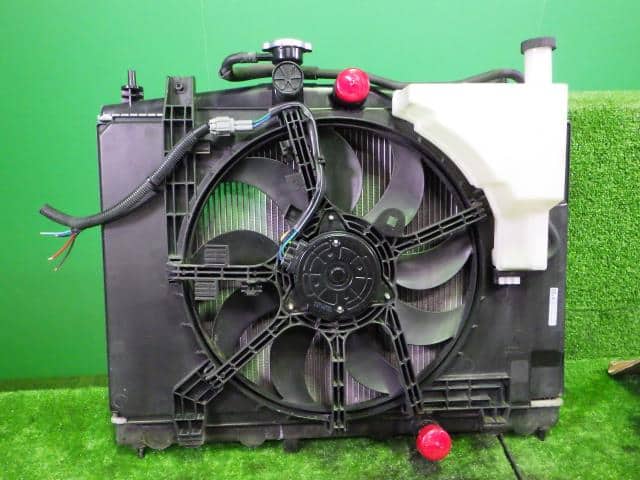 Radiator NISSAN Cube 2012 DBA-Z12 — photo 3