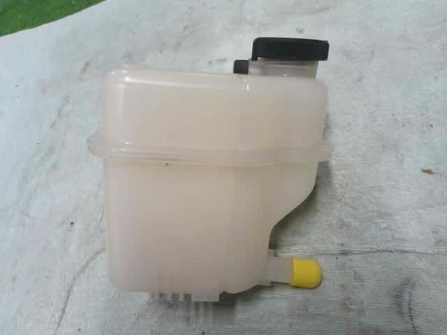 Hybrid Parts TOYOTA Aqua 2012 DAA-NHP10 — photo 2