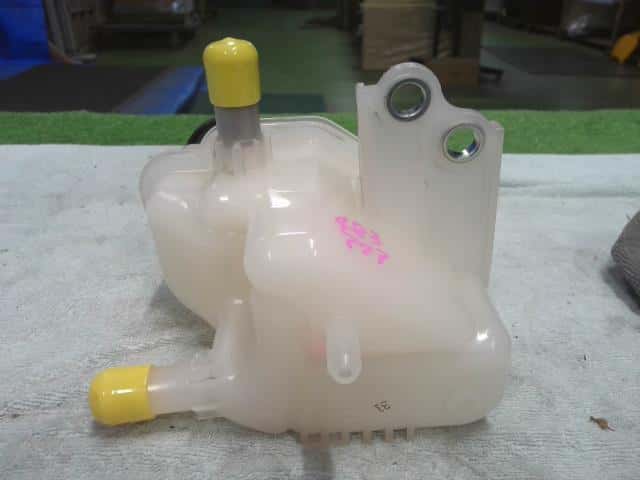 Hybrid Parts TOYOTA Aqua 2012 DAA-NHP10 — photo 4