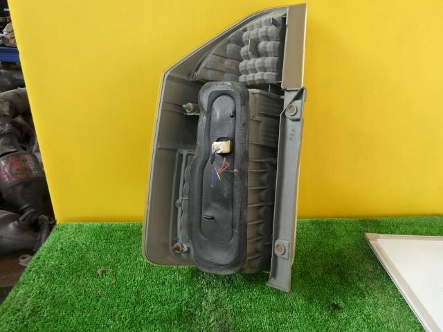 Right Tail Light TOYOTA Noah 2009 DBA-ZRR75 — photo 4