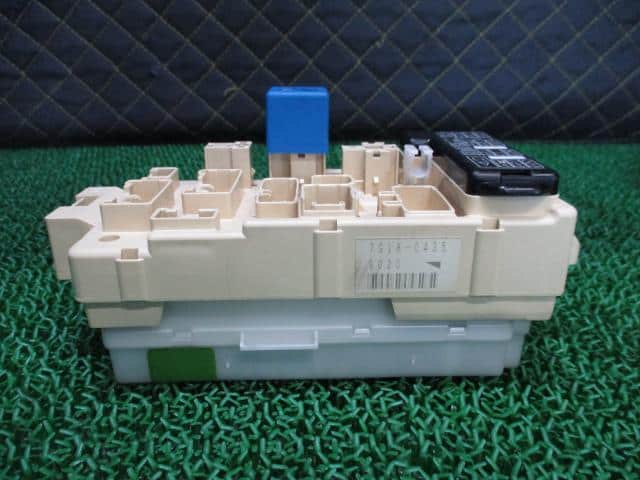 Fuse Box MITSUBISHI Minicab 2004 GBD-U61 — photo 4