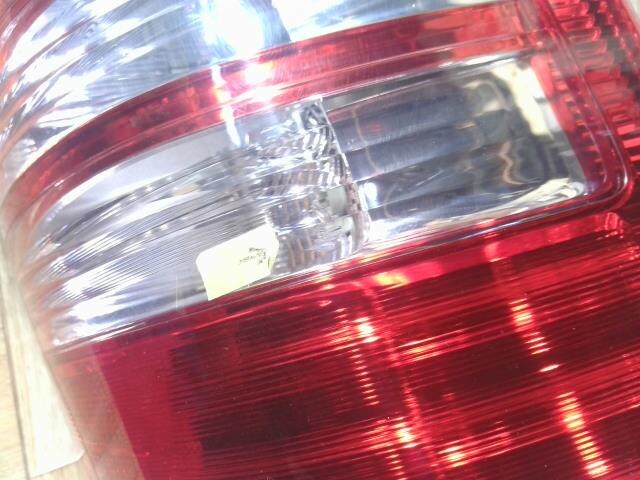 Right Tail Light TOYOTA Wish 2003 UA-ZNE10 — photo 3