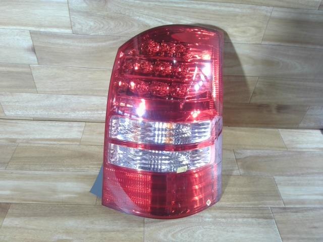 Right Tail Light TOYOTA Wish 2003 UA-ZNE10 — photo 1