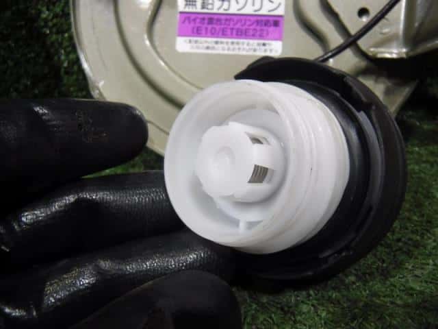 Fuel Filler Lid HONDA N-wgn 2020 6BA-JH3 — photo 4