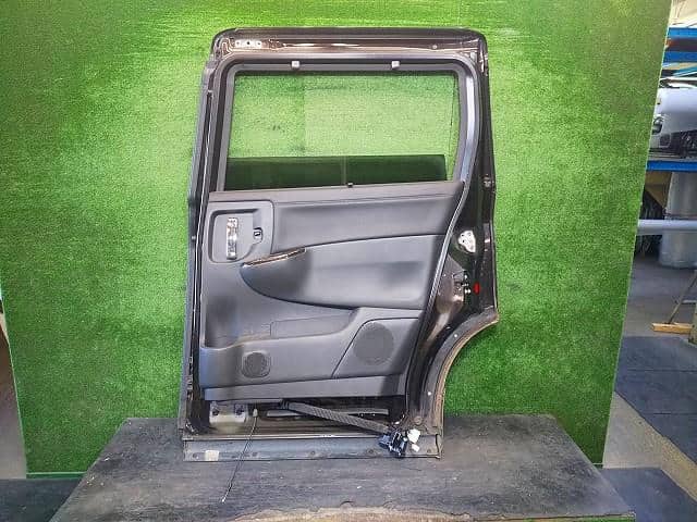 Rear Right Door Assembly NISSAN Elgrand 2011 DBA-TE52 — photo 2
