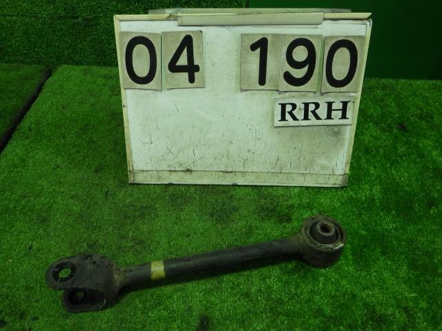 Rear Right Lower Control Arm TOYOTA Prius 2016 DAA-ZVW55 — photo 1