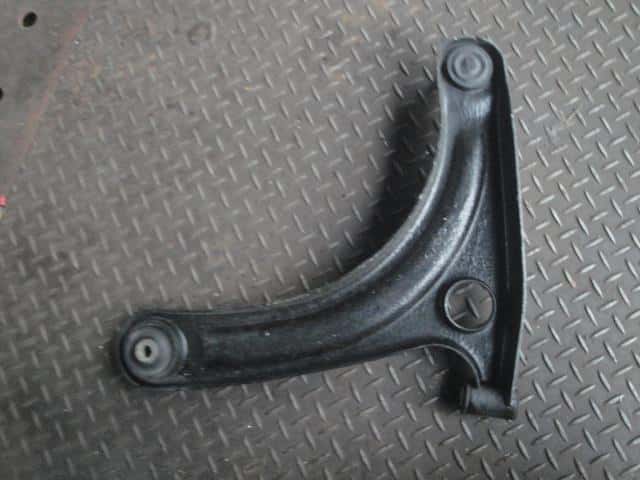 Front Right Lower Control Arm SUZUKI Every 2013 GBD-DA64V 4520168H02 — photo 4