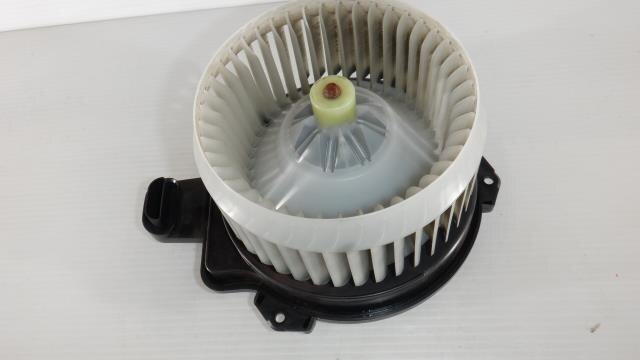Blower Motor TOYOTA Corolla Fielder 2014 DAA-NKE165 — photo 2