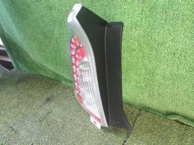 Left Tail Light TOYOTA Prius 2014 DAA-ZVW30 — photo 3
